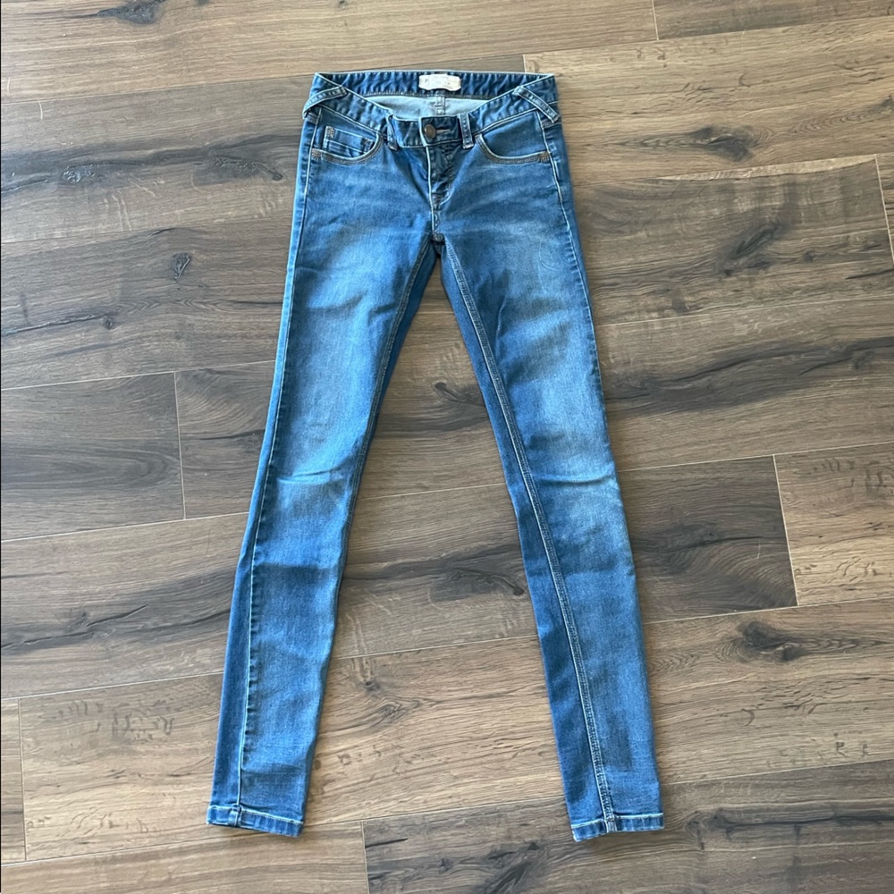 Free People stretch low rise skinny blue jeans - size 25